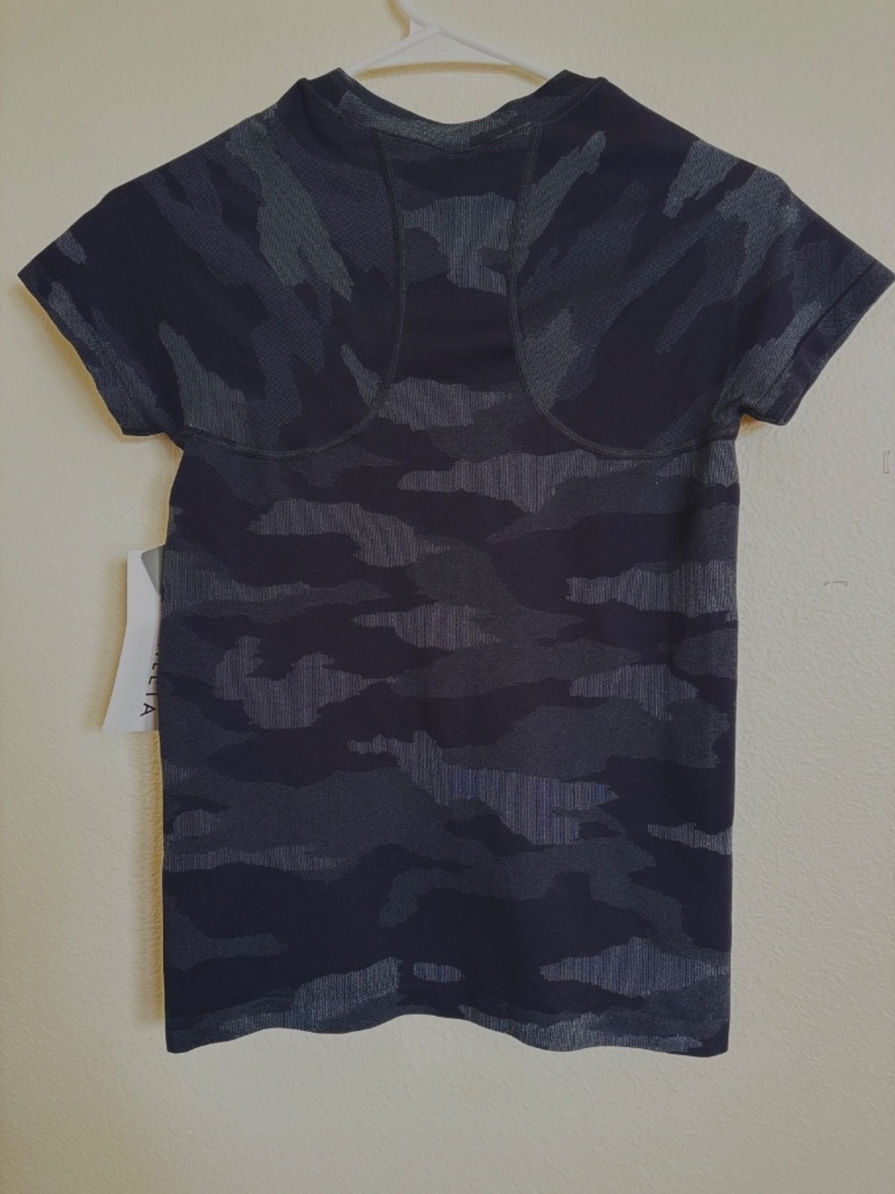 NWT XL Athleta Momentum Black Camo short sleeve tee - Picture 2 of 4